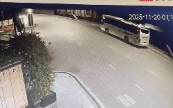 Vụ Mercedes lao vào xe khách ở Quảng Ninh: 1 người đã tử vong, danh tính tài xế