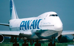 Máy bay nổ tung giữa trời: Biểu tượng một thời của nước Mỹ sụp đổ khiến cả thế giới bàng hoàng