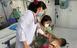 Nhiều trẻ ở TP.HCM mắc tay chân miệng chuyển nặng, bác sĩ cảnh báo gì?