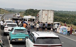 Xe chở hàng cứu trợ gặp nạn trên tuyến cao tốc Phan Thiết - Dầu Giây