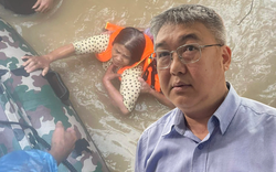 Mưa lũ lịch sử: Hàng chục ngàn người dân ở rốn lũ Đông Hoà vẫn còn chờ ứng cứu