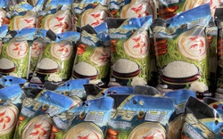 Đột kích xưởng sản xuất 14 tấn gạo giả mỗi ngày suốt 2 năm: Hãi hùng chiêu 1kg gạo tốt pha 10kg gạo nhái, tổng thiệt hại tới 155.000 tỷ