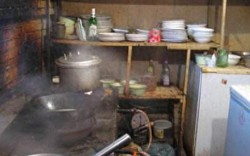 Vừa bắt đầu xào nấu đã nổ bếp? 6 hành vi nguy hiểm trong bếp mà bạn phải cảnh giác