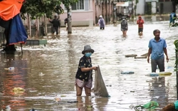 Mưa lũ làm 85 người chết và mất tích, người dân đang cần thuốc men, hoá chất