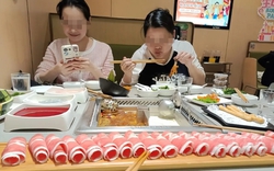 Đây là bữa ăn "bóc trần" cả một gia đình: Người bố lên mạng khóc lóc, dân mạng lắc đầu ngán ngẩm