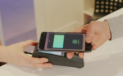 Lại có thủ đoạn lừa đảo mới cực tinh vi nhắm vào người dùng chức năng chạm để thanh toán trên điện thoại: vài giây thôi đã mất tiền