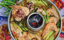 Lẩu "than thở" nổi tiếng miền Tây: Rực rỡ sắc màu, nấu trong chiếc nồi như miệng núi lửa