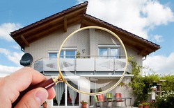 Mua nhà 7 tỷ đồng nhưng tốt bụng cho chủ cũ ở nhờ, 1 năm sau phát hiện sự thật ngỡ ngàng: Tòa phán "chủ mới được bồi thường 60 triệu đồng"