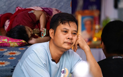 Mưa lũ cuốn trôi 2 con nhỏ: Người mẹ gục bên bàn thờ liên tục gọi tên các con, ôm chặt đứa cháu để vơi nỗi đau