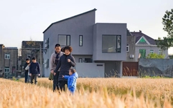 Đau đầu vì ngược xuôi nội ngoại, vợ chồng 8x táo bạo chi 5,5 tỷ đồng xây nhà 200m2 đón cả nhà sống chung: "Đây là tổ ấm thực sự”