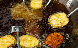 4 loại dầu ăn nhiều "phá gan", thơm ngon mấy cũng hạn chế