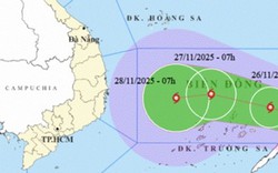 Hai kịch bản khó lường của bão số 15 vào nước ta, miền Trung đối mặt mưa lớn