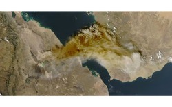 Núi lửa lần đầu tiên phun trào sau 12.000 năm, nhân chứng mô tả 'nổ như bom'