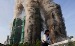 Cháy lớn khu chung cư Hong Kong, nhiều người kẹt giữa biển lửa