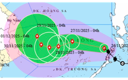 Biển Đông đón bão số 15, hướng di chuyển phức tạp