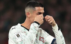 Nhận thẻ đỏ vì bạo lực, Ronaldo vẫn được đá mở màn World Cup, FIFA nhận "gạch đá" vì “ưu ái khét lẹt”