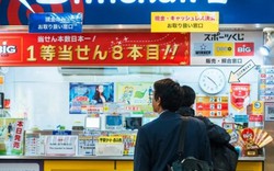 Người đàn ông trúng độc đắc gần 100 tỷ USD nhưng giấu vợ,    giả vờ mặc áo cũ nhưng sắm xe sang, đi nghỉ dưỡng