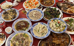 Em họ xa tới mời cưới, trước khi về tiết lộ giá trị mâm cỗ: Nghe xong, hai vợ chồng Hà Nội hoảng