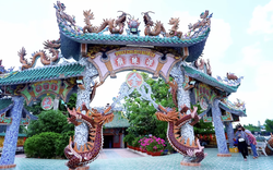 Bí ẩn ngôi miếu 300 năm tuổi nổi lềnh bềnh giữa sông Sài Gòn và giai thoại về những con rồng linh thiêng