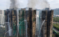 Khung cảnh hoang tàn trơ khung tre ở khu chung cư Hong Kong (Trung Quốc) ngay lúc này: Mái ấm của gần 4.700 người chẳng còn lại gì