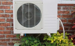 Cục nóng điều hòa để ngoài mưa có sao không?