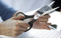 Một ngân hàng giảm mạnh phí hủy thẻ