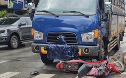 Hai ông cháu đi xe máy bị xe tải tông tử vong thương tâm