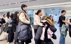 Cảnh tượng trái ngược tại Hà Nội ngày Black Friday