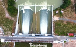 Toàn cảnh hồ nước nhân tạo lớn nhất Đông Nam Á khiến người dân thấp thỏm khi xả lũ