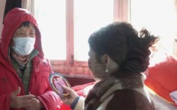 Con đẻ không chăm, cụ bà tuyển con gái nuôi, hứa tặng nhà và trả lương tháng