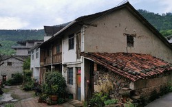 Sửa nhà cho bố mẹ hết 700 triệu, 2 năm sau về thăm, người con chết lặng