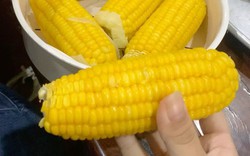 Tại sao nên thêm muối mà KHÔNG PHẢI ĐƯỜNG khi luộc ngô? Có 3 sự thật bất ngờ