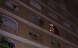 Cặp đôi ẩu đả ở hành lang rồi trở lại căn hộ, vài ngày sau thì xảy ra chuyện khiến hàng xóm ám ảnh