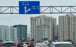 Cầu Long Biên cấm xe, cầu Vĩnh Tuy kẹt cứng từ chiều tới tối