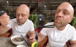 Khách Tây mukbang "mỹ vị nhân gian" của Việt Nam khiến dân mạng nức lòng