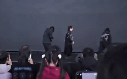 Clip sốc: Nữ ca sĩ nổi tiếng bị BTC ngắt điện, đuổi khỏi sân khấu khi đang trình diễn trong sự ngỡ ngàng