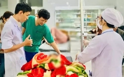 Tai nạn lật xe, bệnh viện kích hoạt báo động đỏ cứu 13 học sinh