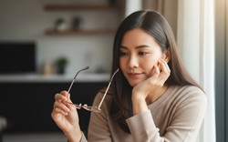 Người phụ nữ hối hận vì sống tới 40 tuổi mới biết điều này: “Tôi ước mình dám mổ cận sớm hơn”