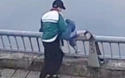 Nam sinh lớp 8 ở Lào Cai bế bạn, hất xuống hồ rồi bỏ đi