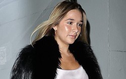 Harper Beckham diện váy satin hồng cực sang, chuẩn tiểu thư tài phiệt dự tiệc mừng David Beckham được phong tước Hiệp sĩ