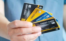 Sáng nhận giao dịch chuyển 54 triệu đồng, chiều tài khoản bị phong tỏa, ngân hàng không cho mở tài khoản mới trong 3 năm, người đàn ông báo công an