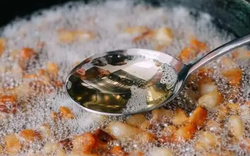 Người phụ nữ 52 tuổi mắc ung thư dạ dày vì loại dầu ăn có trong bếp nhiều gia đình