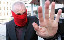 “Bóng ma” ám ảnh: HLV trở thành "kẻ săn mồi" cầm thú, có cầu thủ bị lạm dụng 150 lần ở tuổi 14