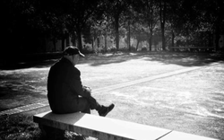 Tự sự của người cha bước sang bên kia con dốc cuộc đời: Cay đắng nhất không phải là hết tiền, mà là thấy con mất ý chí sống, trở nên vô dụng