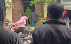 Hà Nội: Phát hiện 2 người tử vong trong tư thế quỳ, nhân chứng bàng hoàng cảnh tượng ở hiện trường