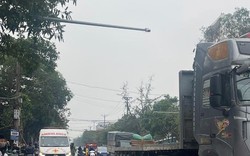 Đi khám bệnh về, cụ ông 79 tuổi va chạm với xe đầu kéo, bị cán tử vong