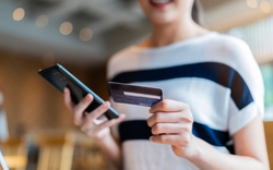 Các ngân hàng đang thu phí quản lý tài khoản bao nhiêu?