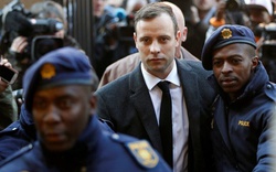 Huyền thoại Paralympic nã 4 phát đạn xuyên cửa nhà vệ sinh, cướp đi mạng sống bạn gái xinh đẹp gây sốc toàn thế giới