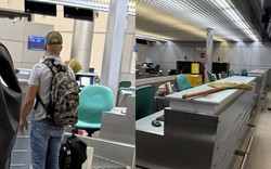 Khách Tây "liều mình" mang 1 món đồ mua ở Việt Nam ra sân bay khiến tiếp viên mang đi bỏ gấp