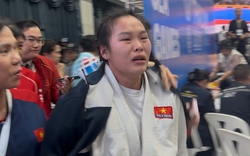 Cô bé 19 tuổi Phụng Mùi Nhình ôm mặt khóc nức nở khi tuột mất HCV SEA Games